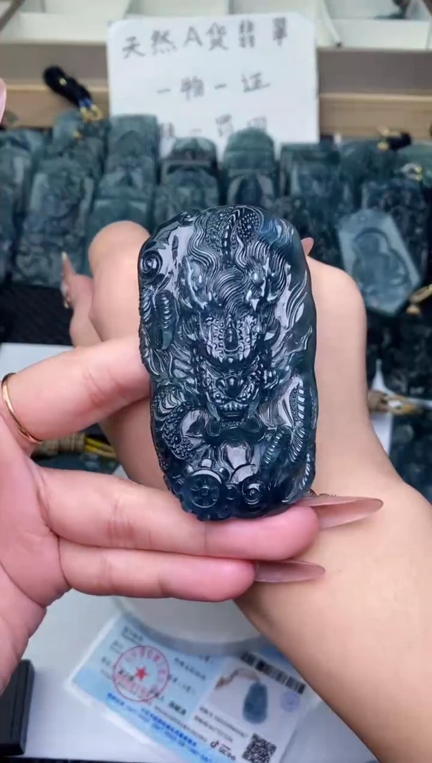 颈饰未镶嵌翡翠