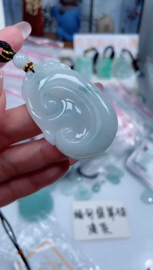 颈饰未镶嵌翡翠吊坠