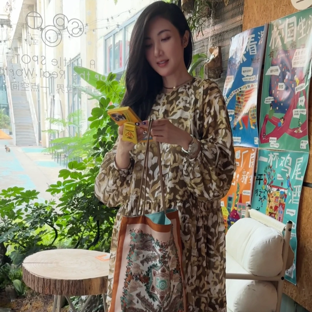 【壁虎姐】GECKO2025夏季新款 棕褐色薄款亲肤透气碎印花宽松连衣裙