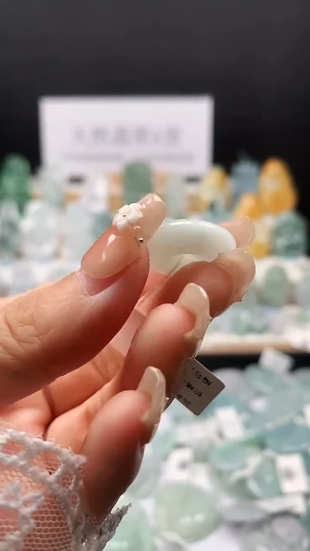 吊坠(不含链)未镶嵌翡翠吊坠