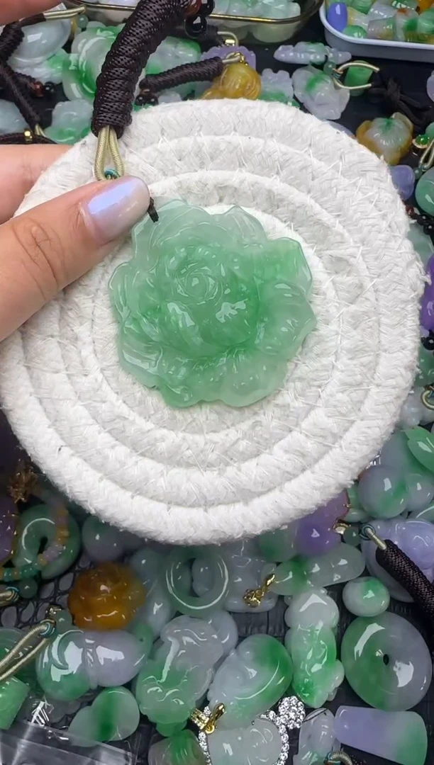 颈饰未镶嵌翡翠缅甸翡翠吊坠
