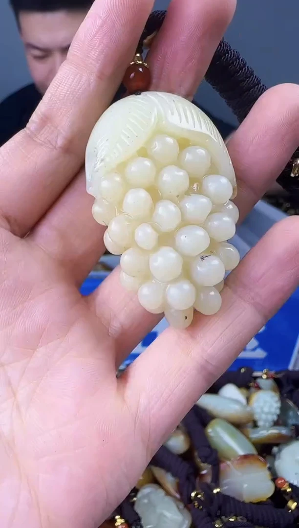 和田玉未镶嵌颈饰1