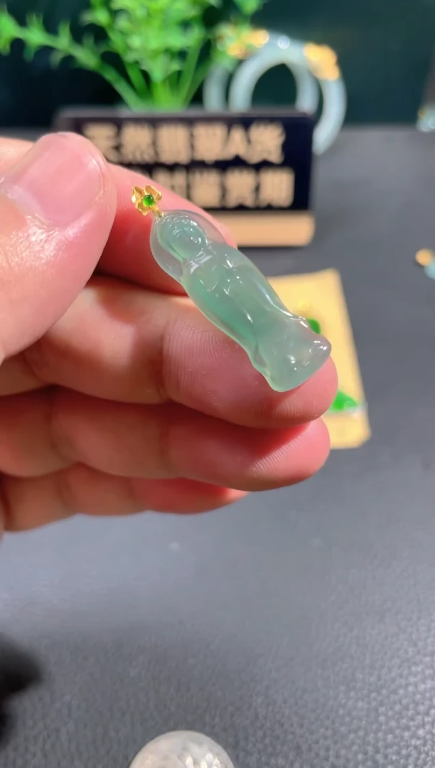 翡翠18K金镶嵌颈饰翡翠