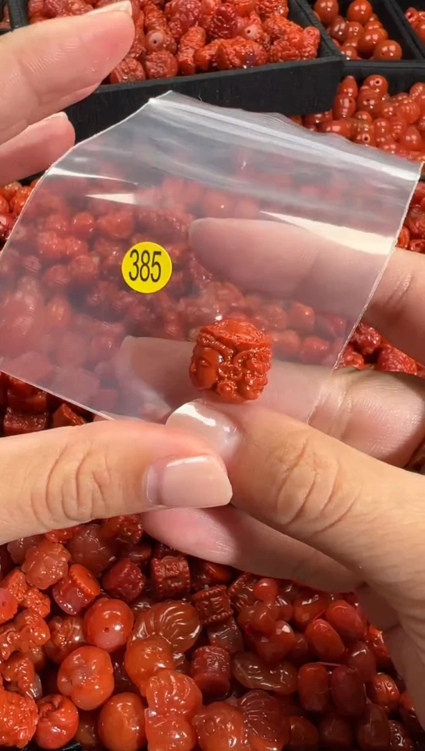 颈饰未镶嵌南红玛瑙1