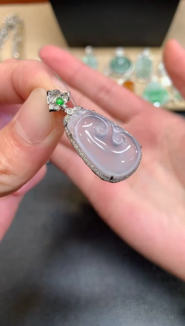 【闪购商品】翡翠颈饰18K金镶嵌如意【无服务费】