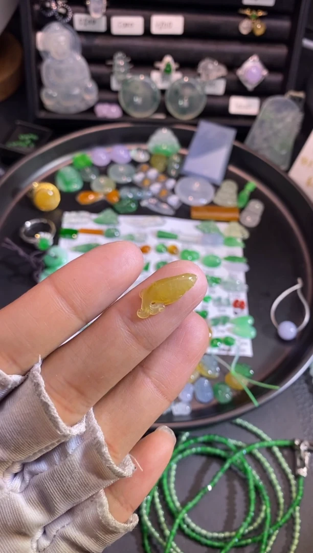 【闪购商品】翡翠挂件未镶嵌鱼