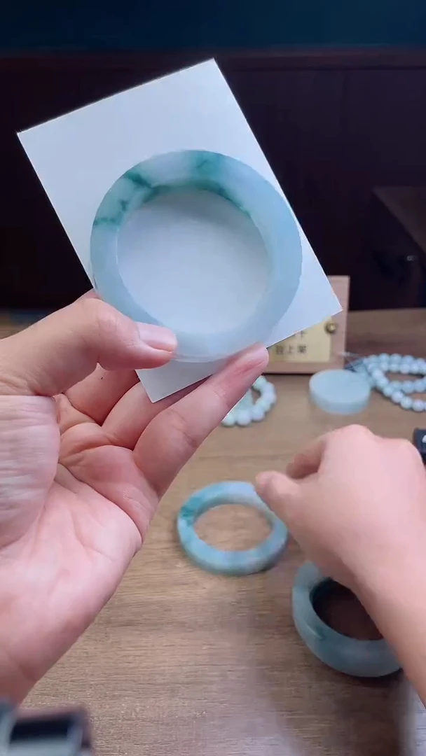 未镶嵌手镯定制翡翠向*看定制