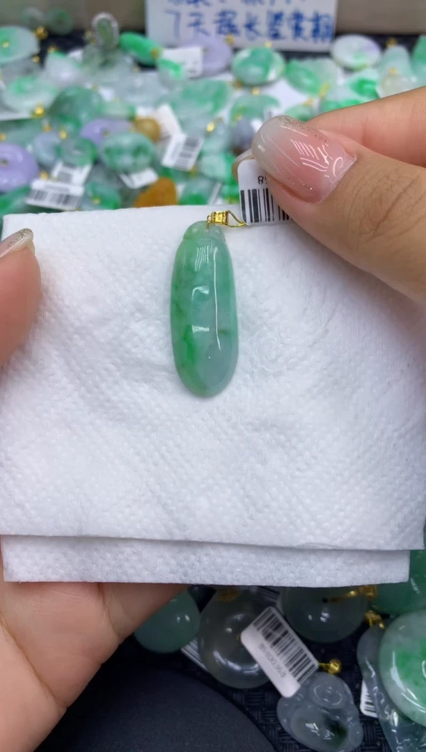 颈饰18K金镶嵌翡翠天然缅甸a货翡翠