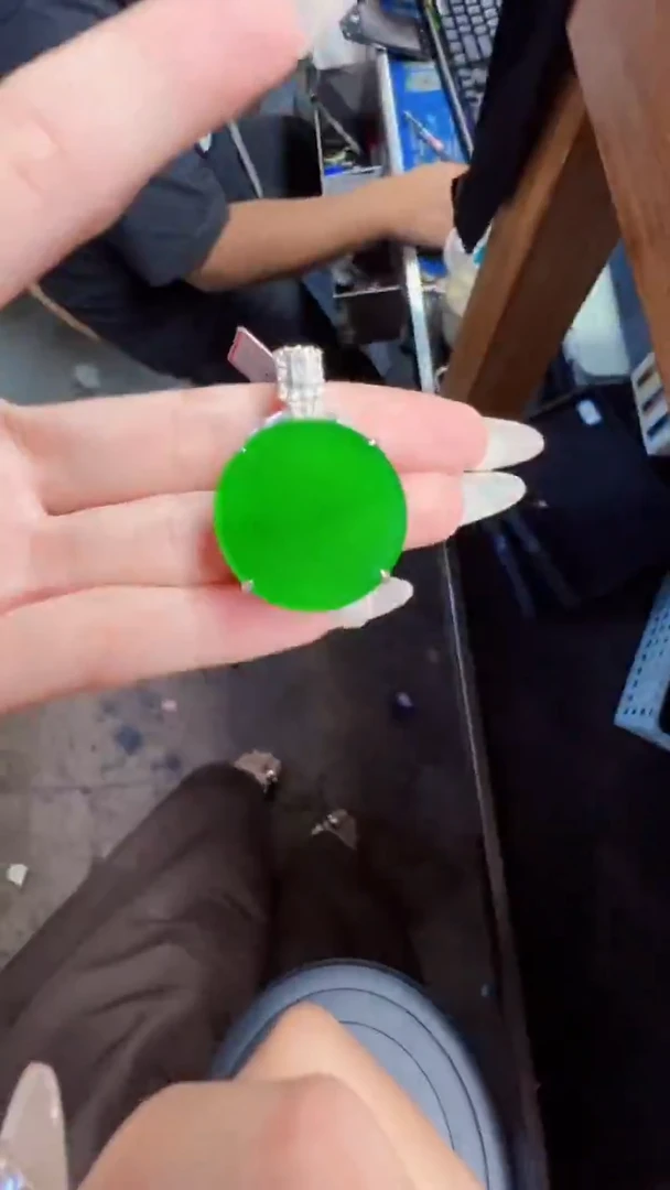 未镶嵌定制翡翠翡翠A货有轻微色差属于正常现象无事牌多样性发货1