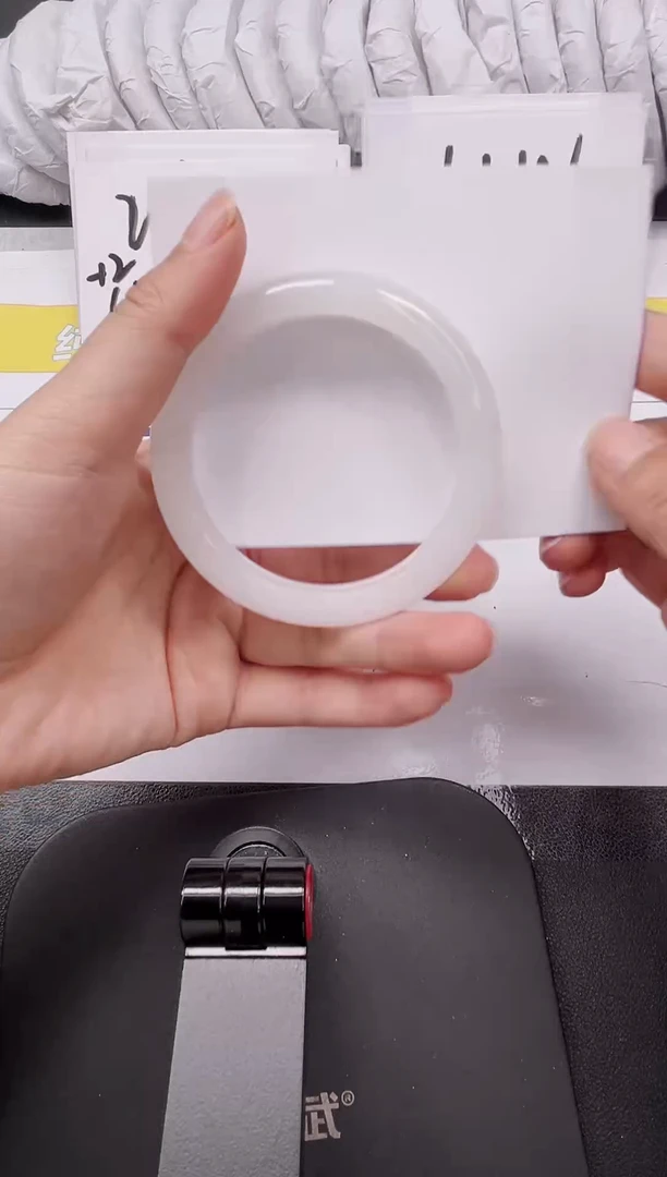 【闪购商品】石英质玉手镯未镶嵌188