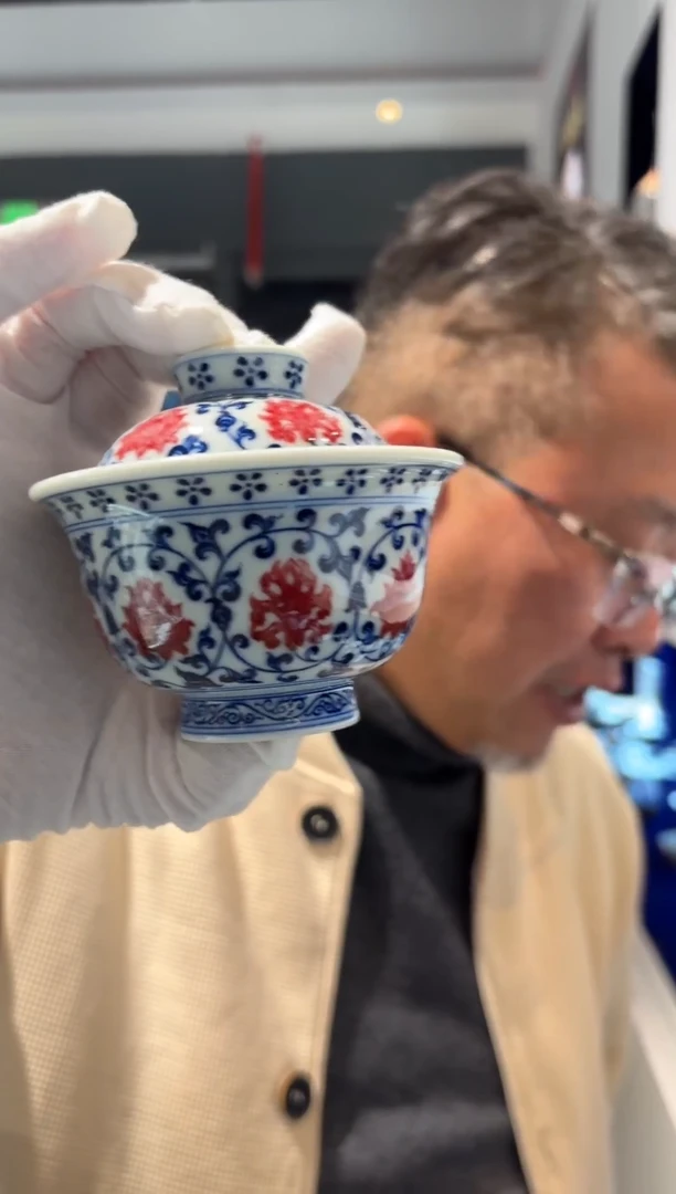 堂钟正窑陶瓷青花釉里红缠枝青花花心内绘压手盖碗