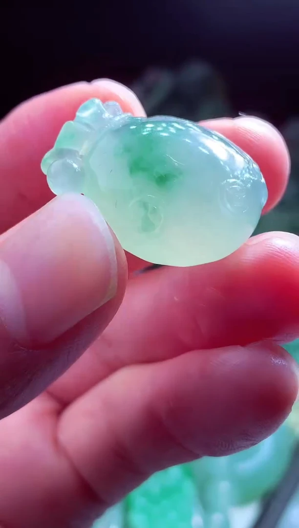 未镶嵌定制翡翠八****?翡翠毛货定制