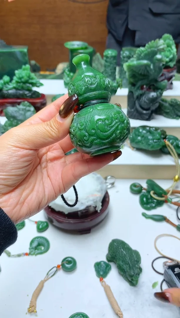 未镶嵌和田玉摆件1