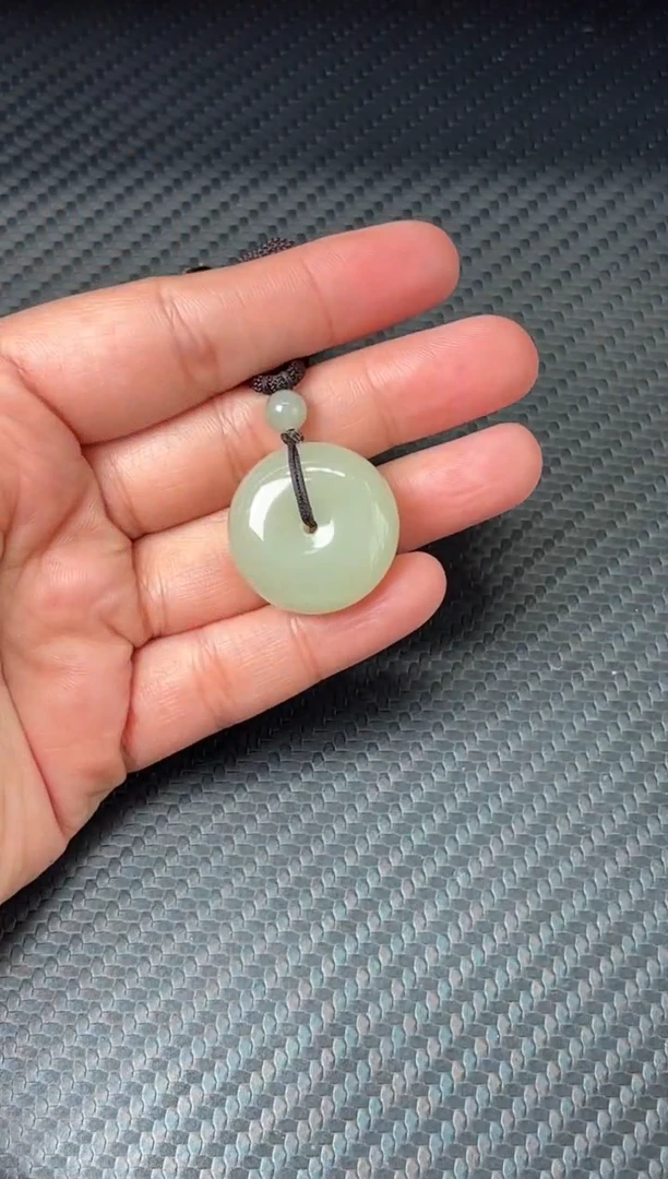 吊坠(赠链)未镶嵌和田玉温*且末近矿微色差平安扣js