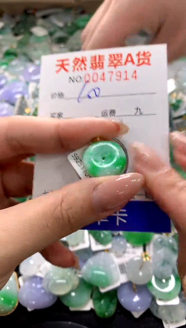 颈饰18K金镶嵌翡翠1111111111111111