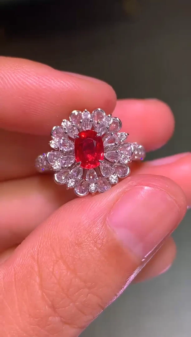 18K金镶嵌戒指红宝石1.04CT