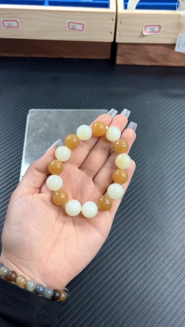 未镶嵌手串和田玉E*a且末微色差金山卡14M