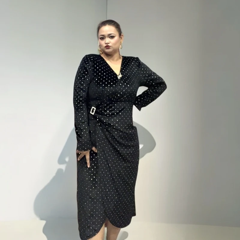 显瘦波点长袖连衣裙