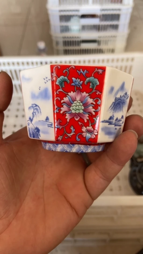 摄影的产品有使用过的痕迹有点脏介意勿拍