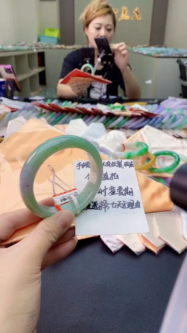 翡翠手镯未镶嵌1069649470