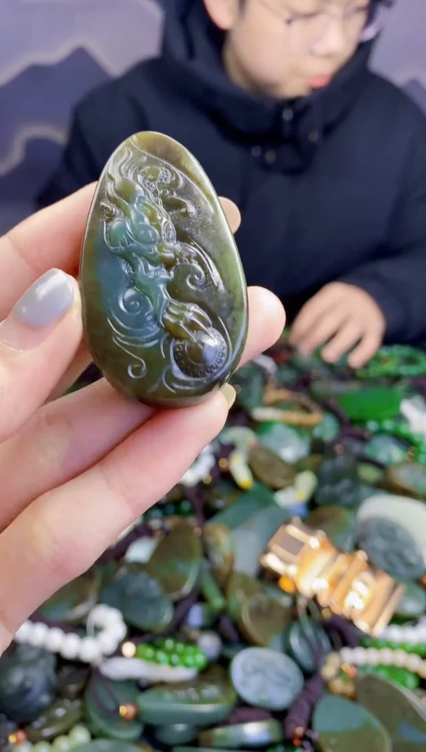 颈饰未镶嵌和田玉1