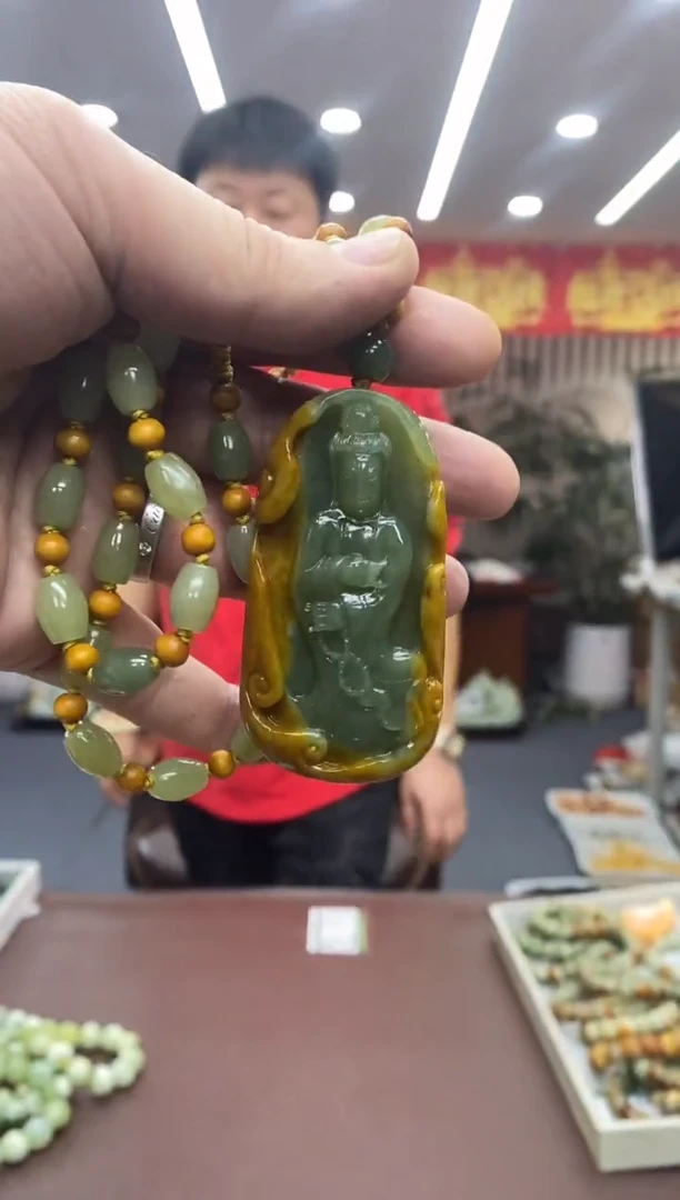 颈饰未镶嵌透闪石质玉吊坠