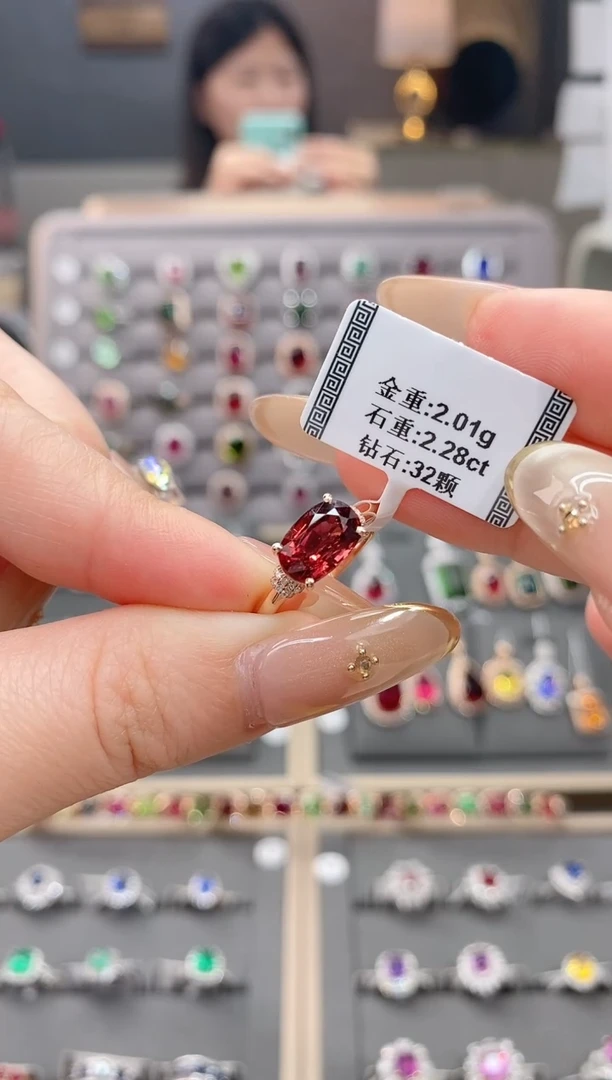 碧玺戒指18K金镶嵌2.28