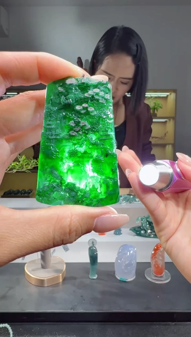 吊坠(赠链)未镶嵌翡翠山水牌（多样性发其一）
