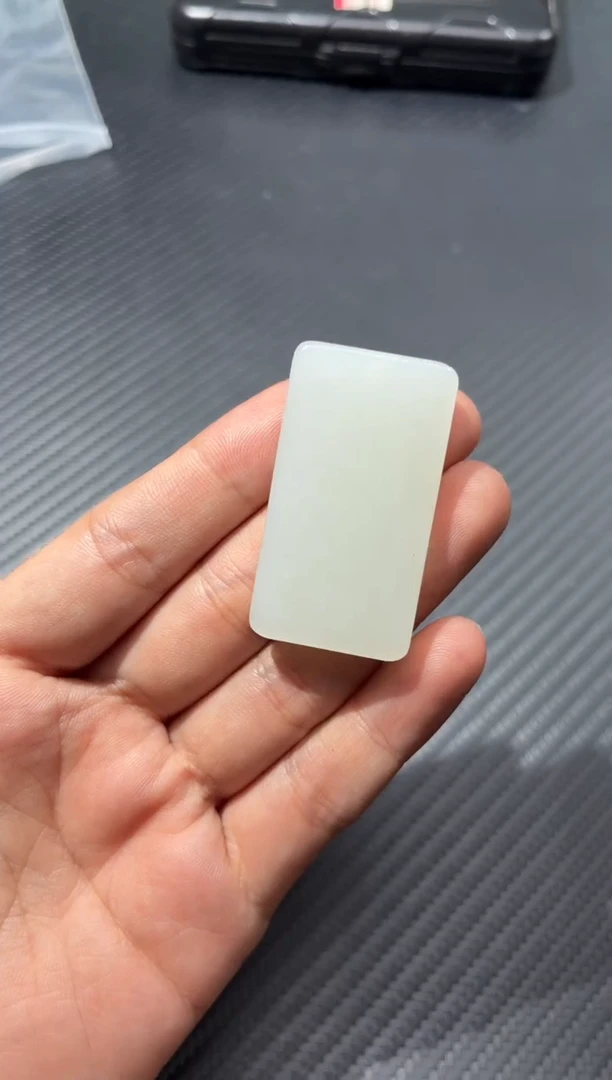 颈饰未镶嵌和田玉（白玉）且末白玉无事牌微色差