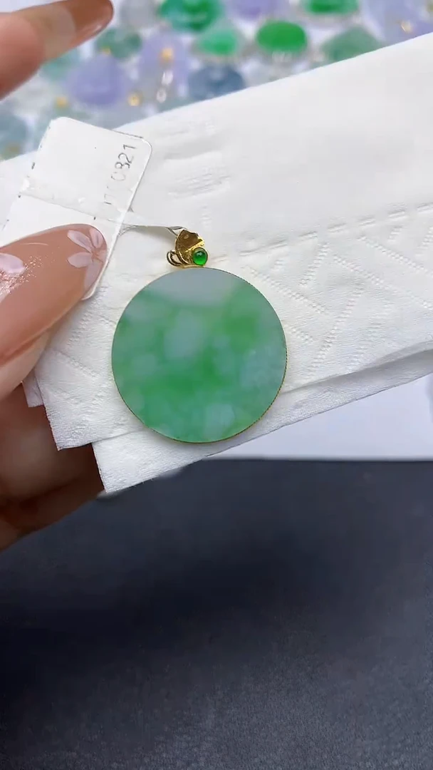 颈饰18K金镶嵌翡翠a货假一赔三支持复检百元上9元证书费自理