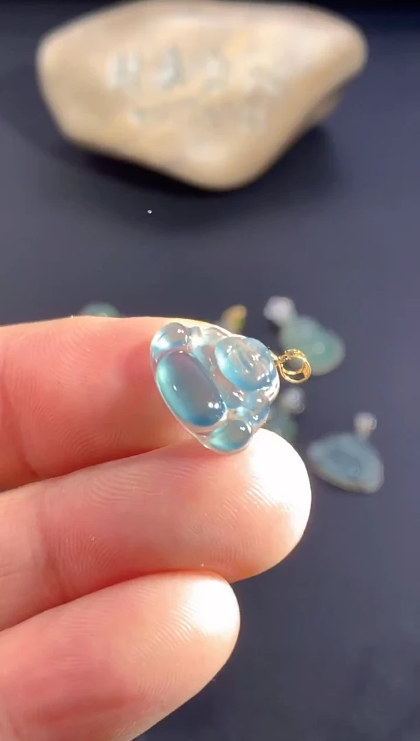 颈饰18K金镶嵌翡翠