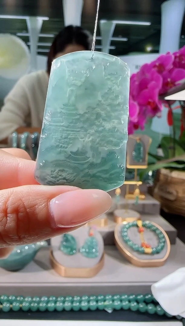 【闪购商品】翡翠吊坠(不含链)未镶嵌山水牌