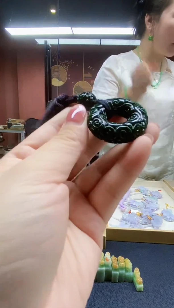 颈饰未镶嵌翡翠吊坠lj