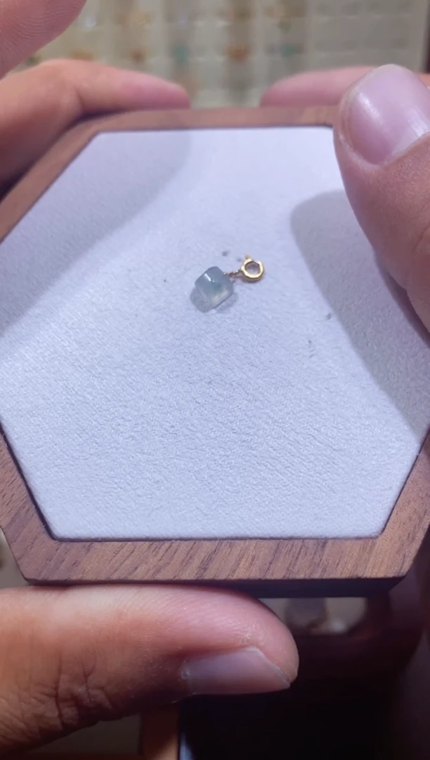 颈饰18K金镶嵌翡翠1111