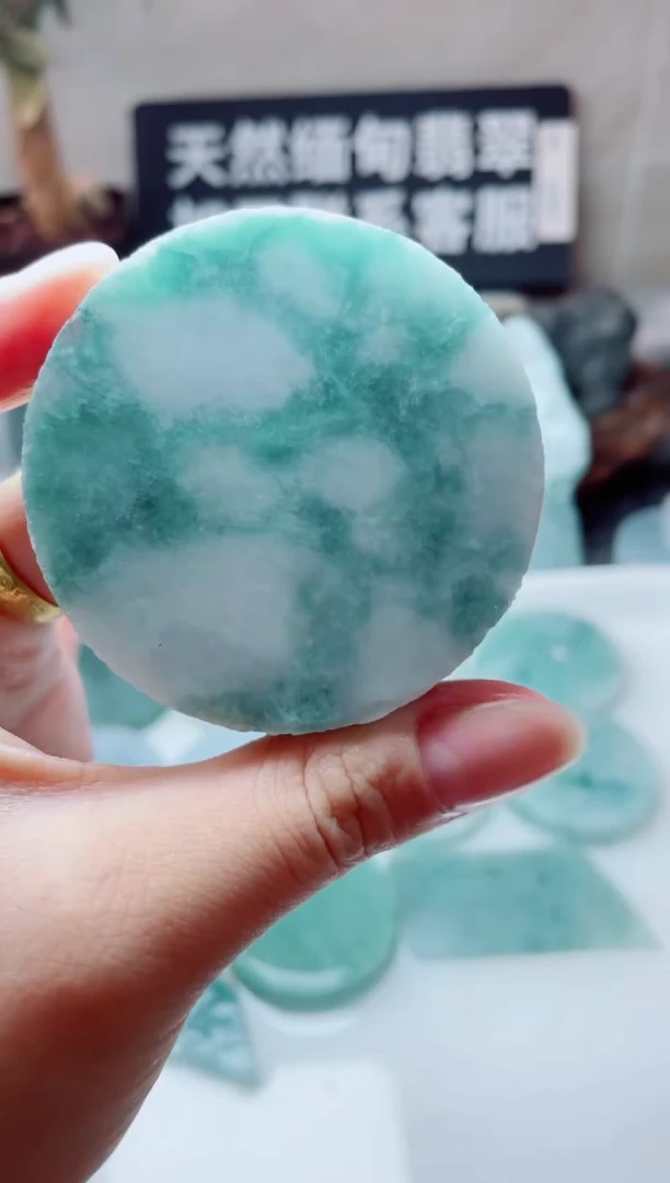 翡翠未镶嵌颈饰4377......