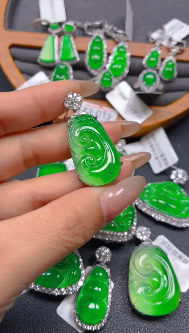 吊坠(不含链)银S925镶嵌翡翠情****蒙1