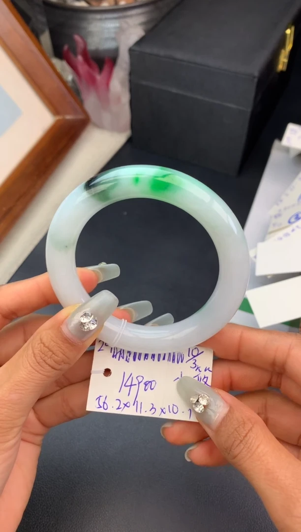 【闪购商品】翡翠手镯未镶嵌玉手镯