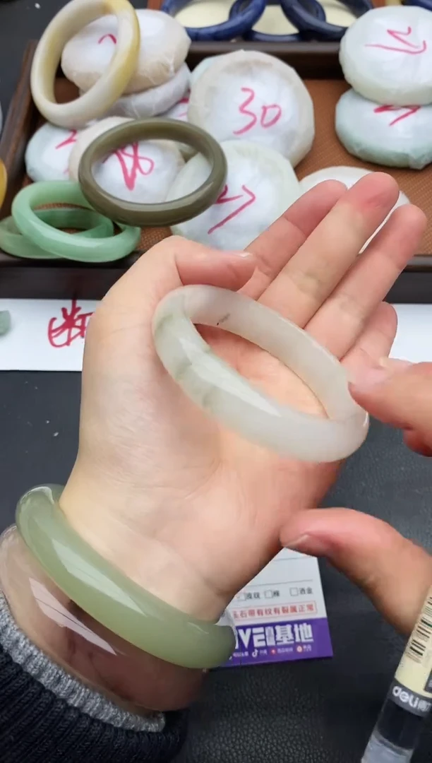 未镶嵌手镯石英质玉161+53/54