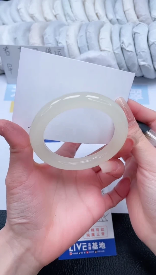 【闪购商品】石英质玉手镯未镶嵌T225-55