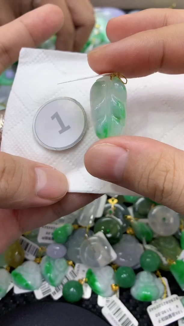 颈饰18K金镶嵌翡翠天然缅甸翡翠A货