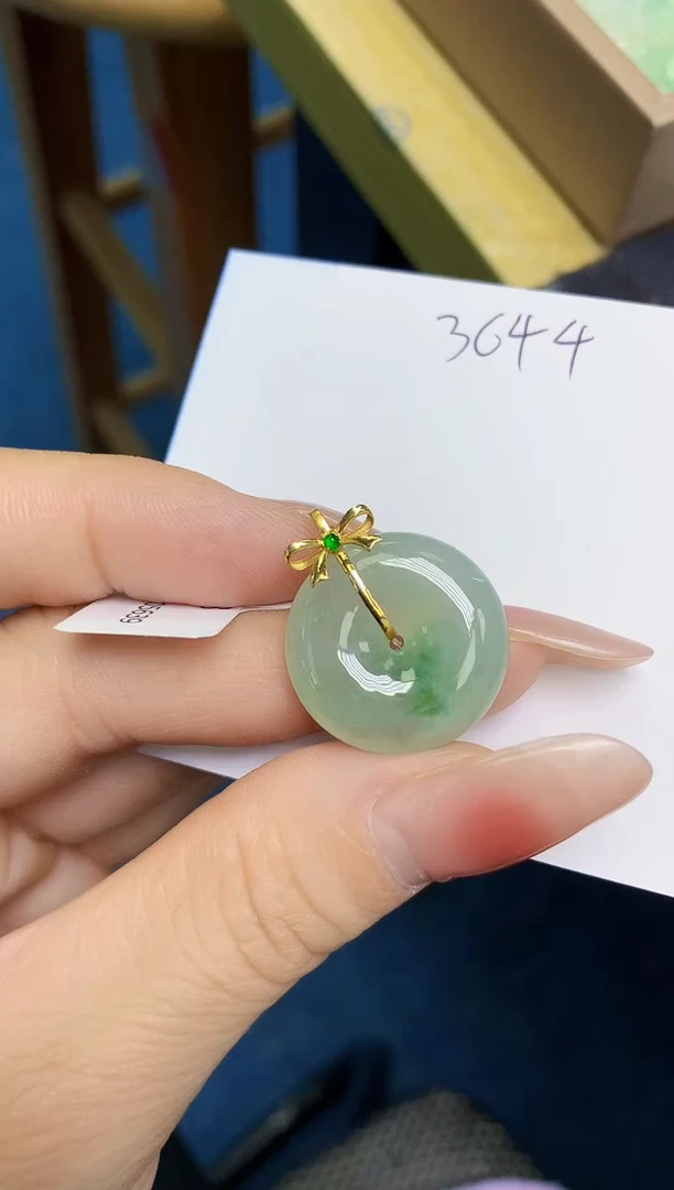 翡翠18K金镶嵌颈饰 天然缅甸翡翠A货