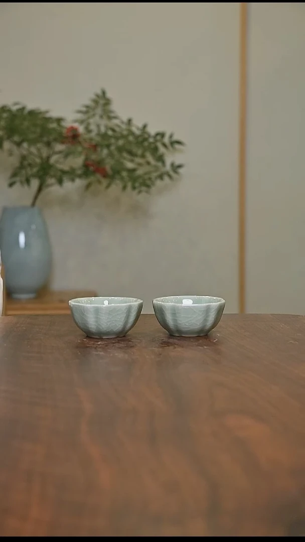 六合泰平杯2只 豆绿釉 微瑕 朱家汝窑款