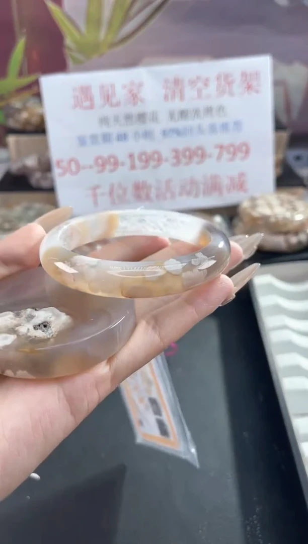 未镶嵌手镯石英质玉60