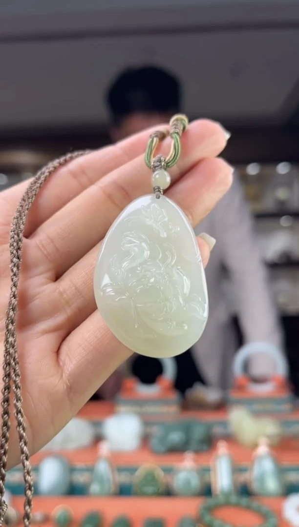 颈饰未镶嵌和田玉佩佩