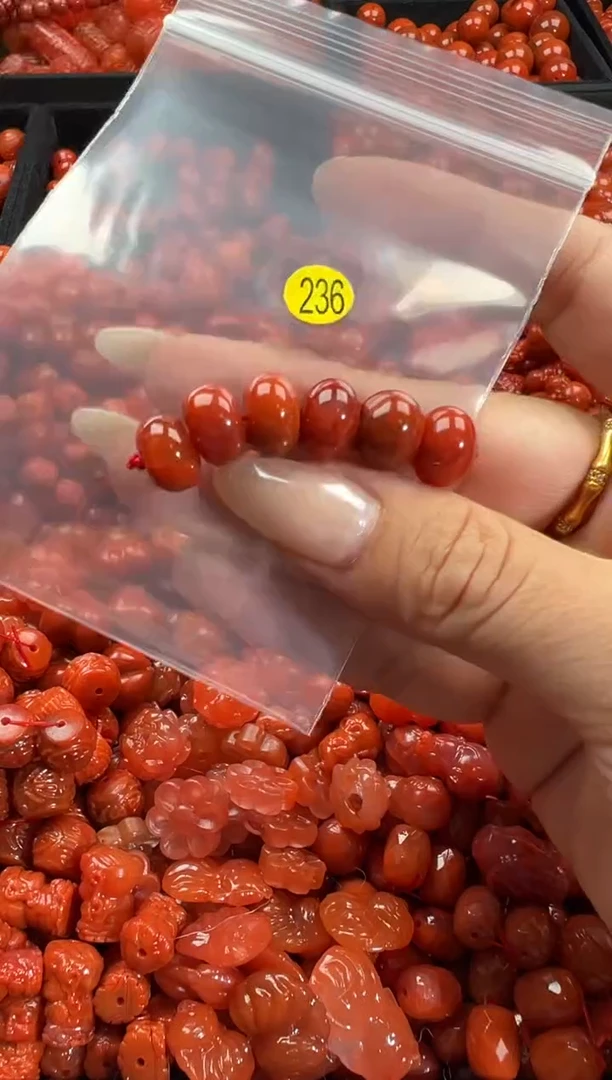 颈饰未镶嵌南红玛瑙1