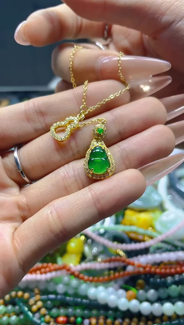 颈饰未镶嵌翡翠/R/翡翠A货，一件也是批发价