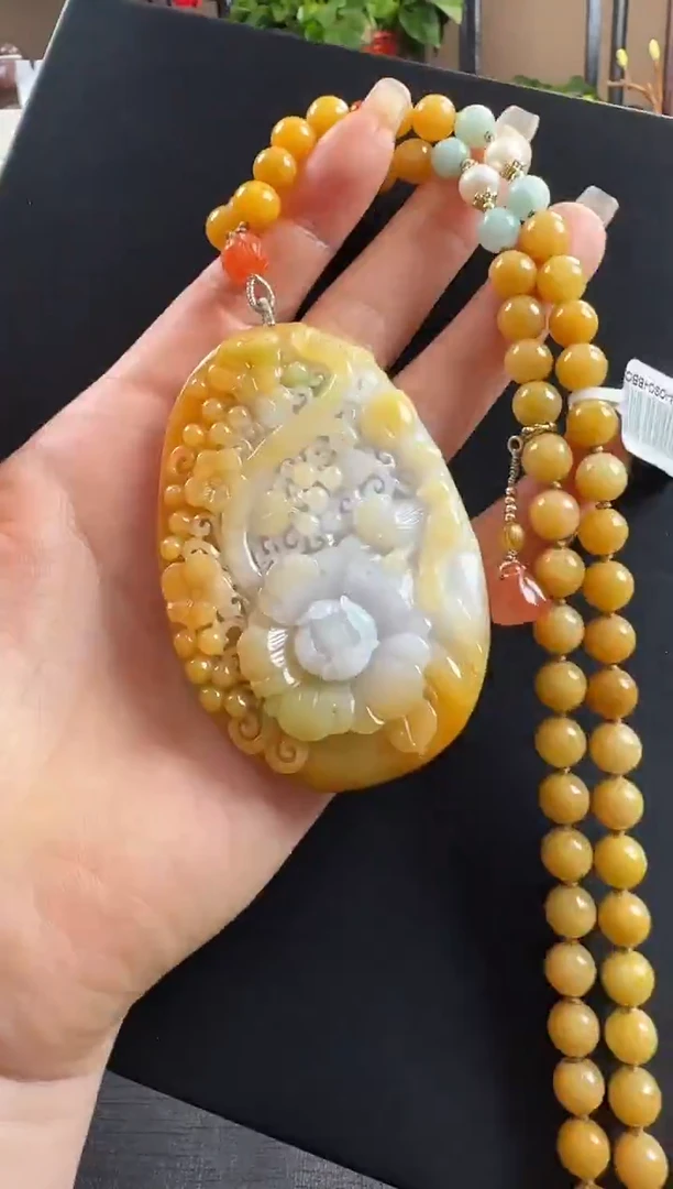 颈饰未镶嵌翡翠花牌