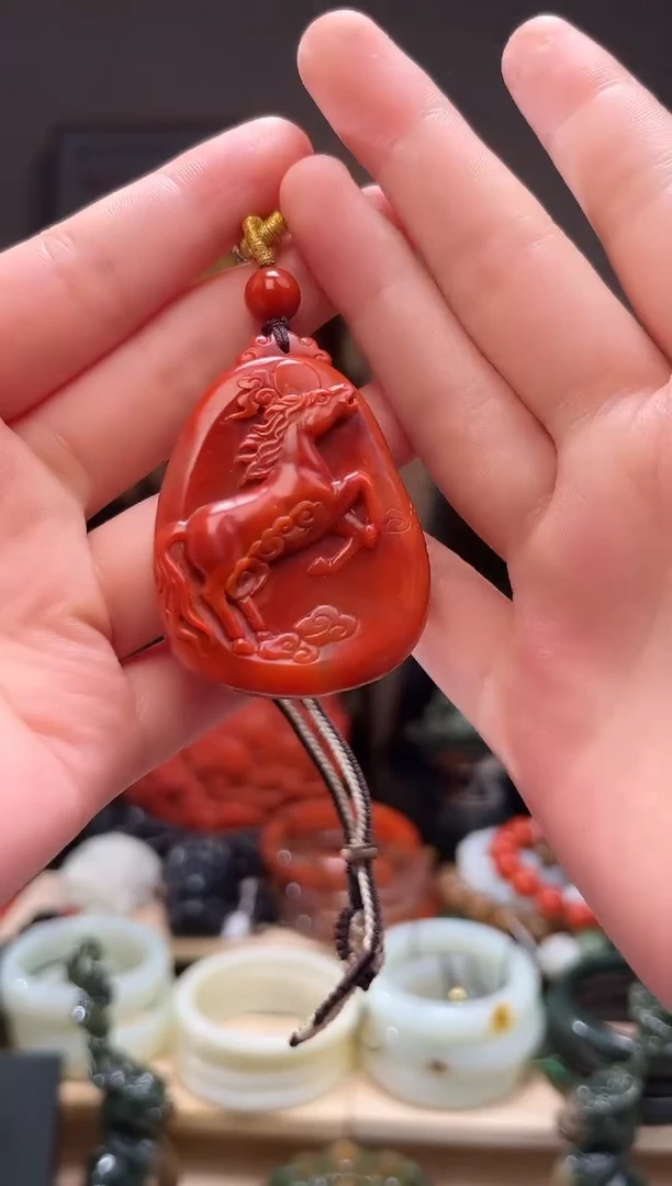 颈饰未镶嵌南红玛瑙吊坠