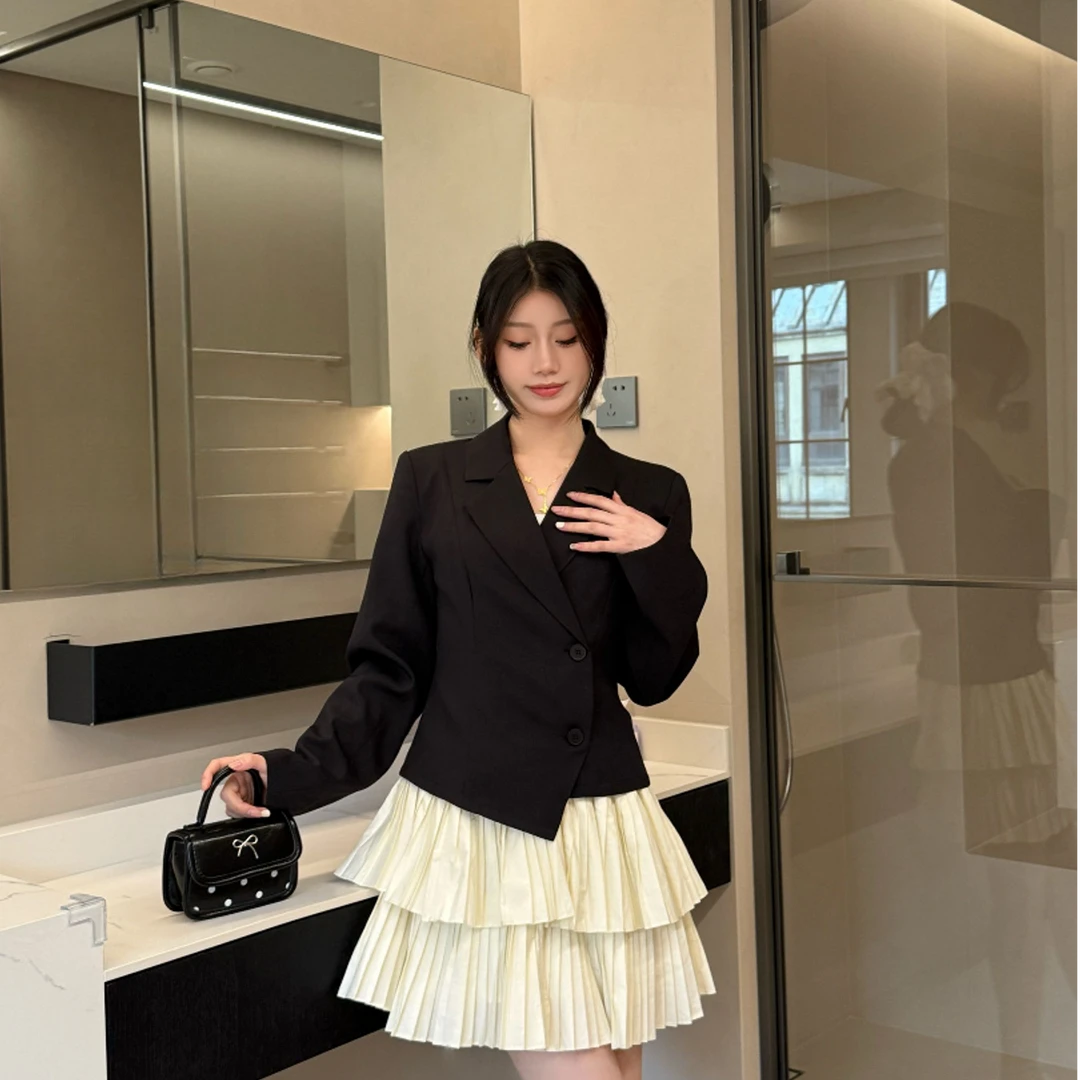 2025春新款高级感双排扣不规则西装领连衣裙女拼接假两件百褶裙