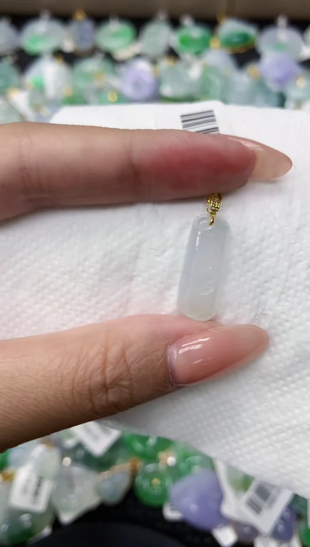 颈饰18K金镶嵌翡翠11111111111